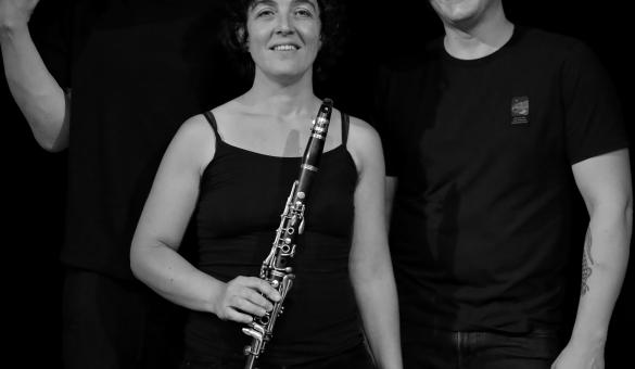Groepsfoto van de muziekgroep CHARNEUXPUMALELEUX