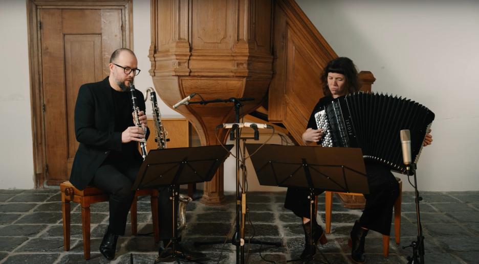 Accordeonist en vioolspeler